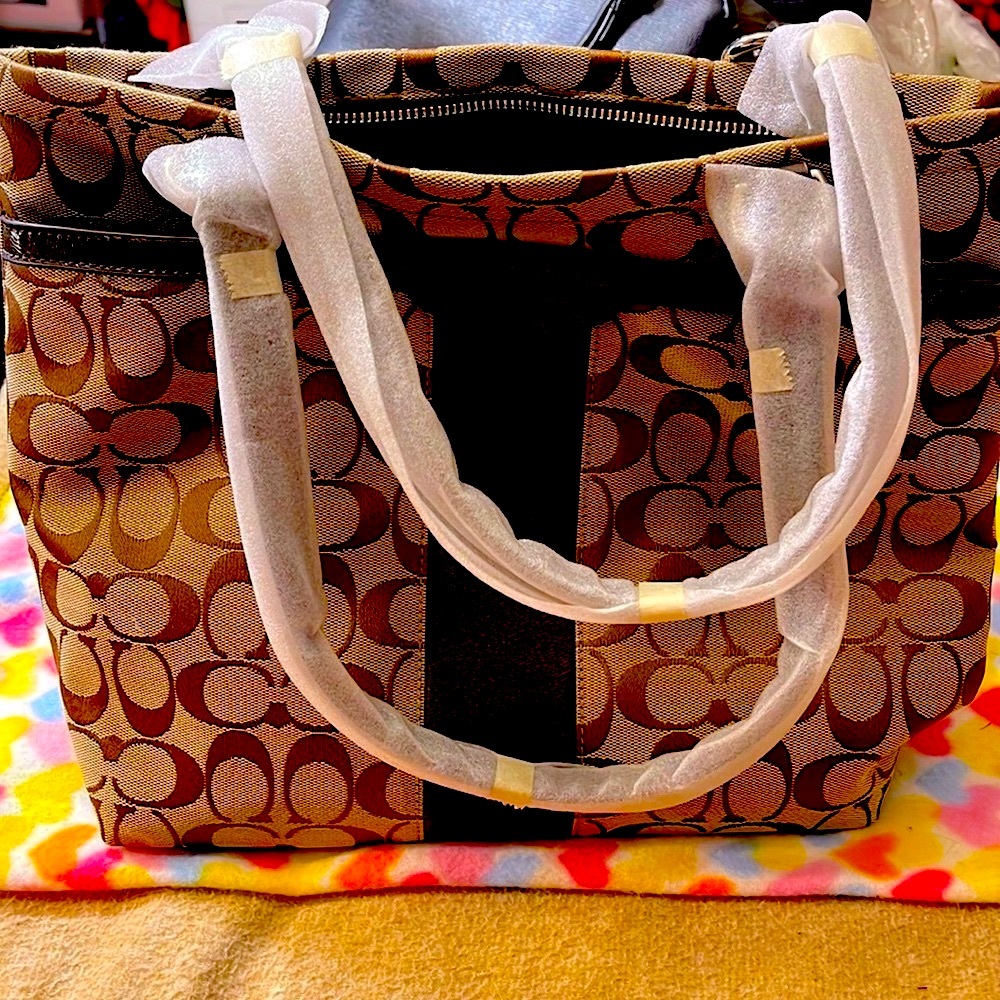 Brand-new Coach bag Khaki and mahogany